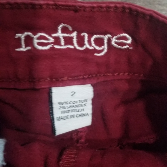 Red refuge jean shorts - Picture 2 of 3